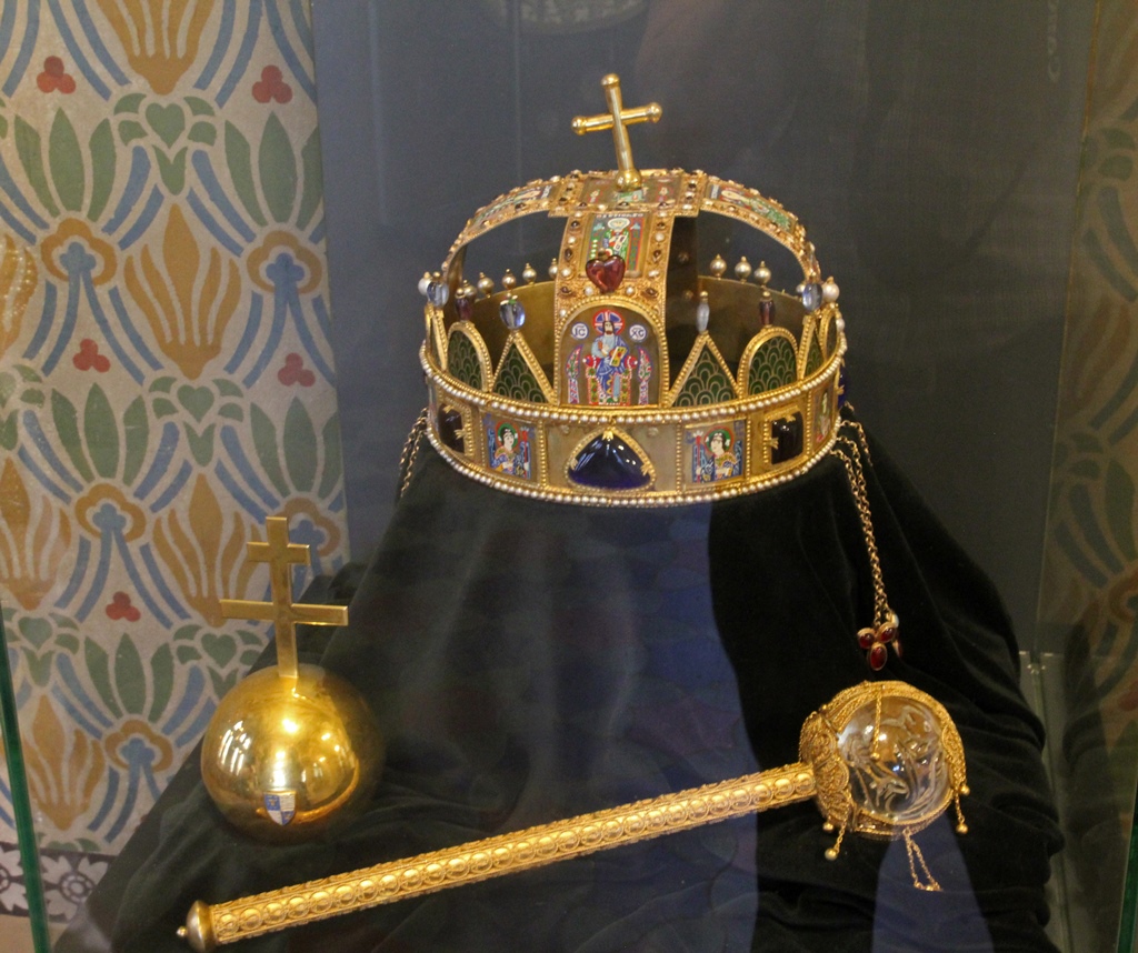 Replicas of Holy Crown, Sceptre and Orb